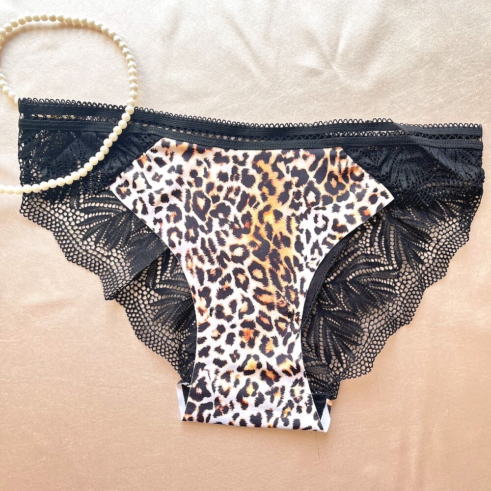 Leoparlı Dantelli Bikini Model Külot