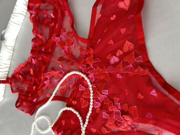 Kalpli İşlemeli Kırmızı Bodysuit