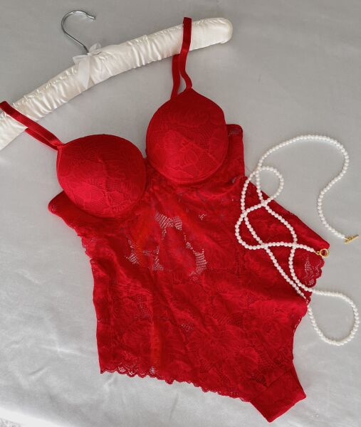 Balenli Destekli Dantel Detaylı Kırmızı Bodysuit