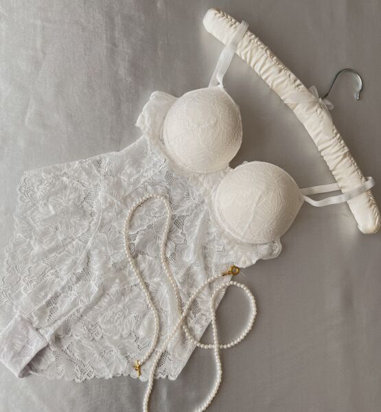 Balenli Destekli Dantel Detaylı Beyaz Bodysuit