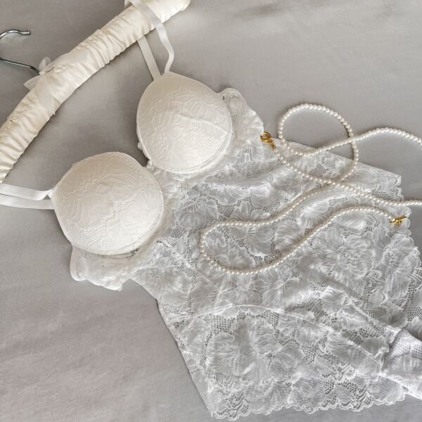 Balenli Destekli Dantel Detaylı Beyaz Bodysuit