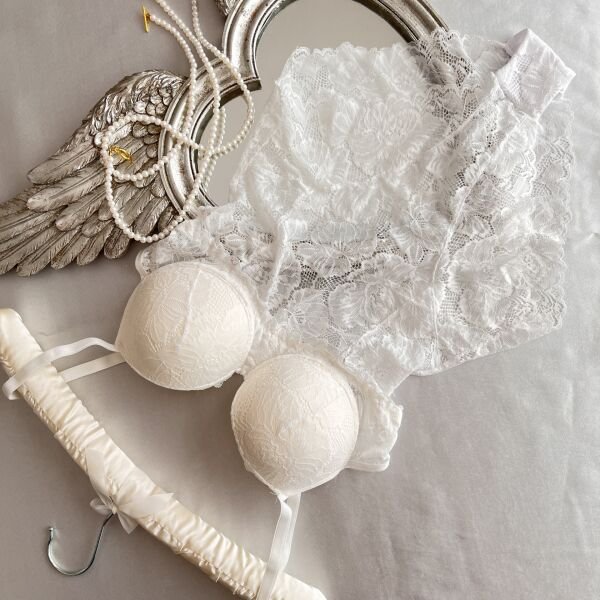 Balenli Destekli Dantel Detaylı Beyaz Bodysuit