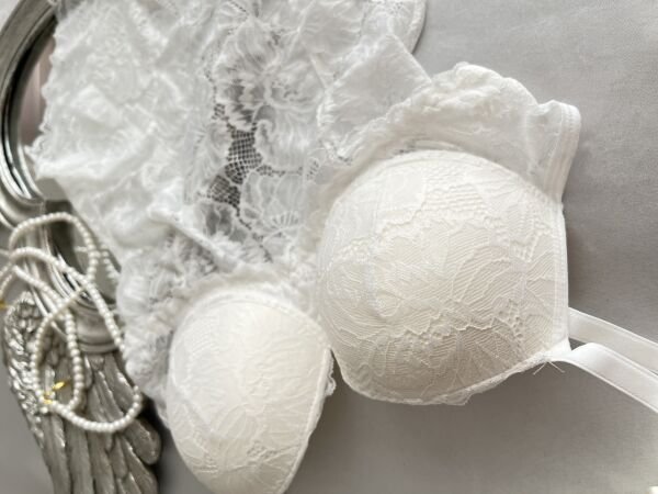 Balenli Destekli Dantel Detaylı Beyaz Bodysuit