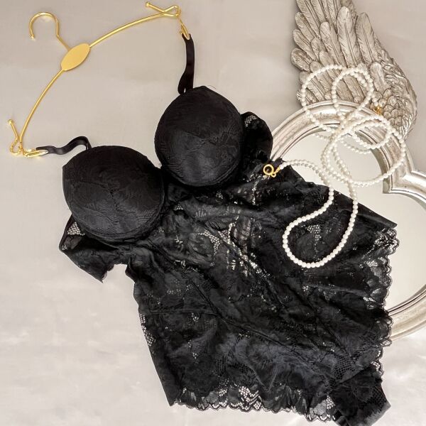 Balenli Destekli Dantel Detaylı Siyah Bodysuit