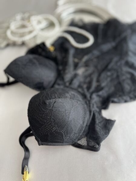 Balenli Destekli Dantel Detaylı Siyah Bodysuit