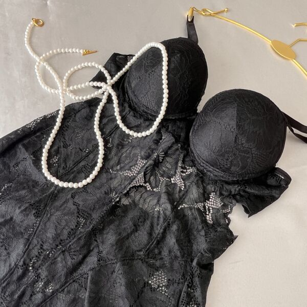 Balenli Destekli Dantel Detaylı Siyah Bodysuit