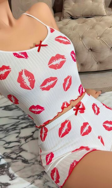 Likralı Şortlu Dudaklı Beyaz Pijama Takımı