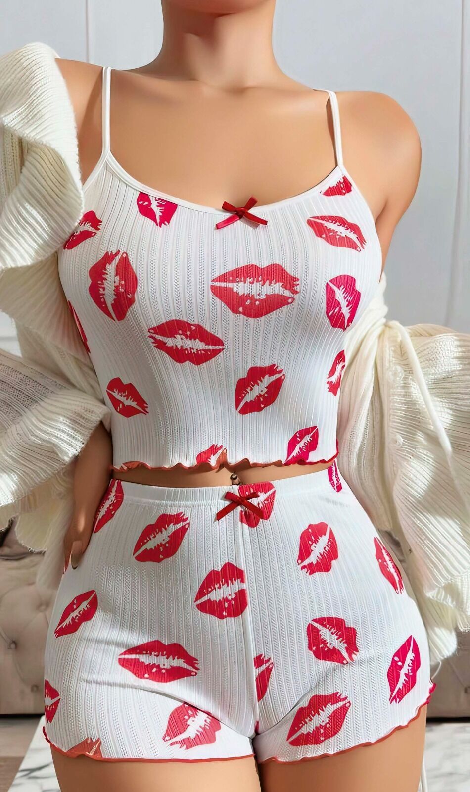 Likralı Şortlu Dudaklı Beyaz Pijama Takımı