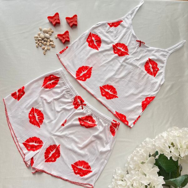 Likralı Şortlu Dudaklı Beyaz Pijama Takımı