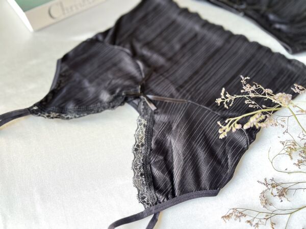 Likralı Şortlu Kenarları Dantelli Siyah Pijama Takımı