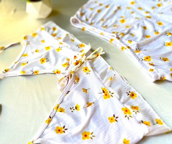 Likralı Şortlu Sarı Çiçekli Pijama Takımı