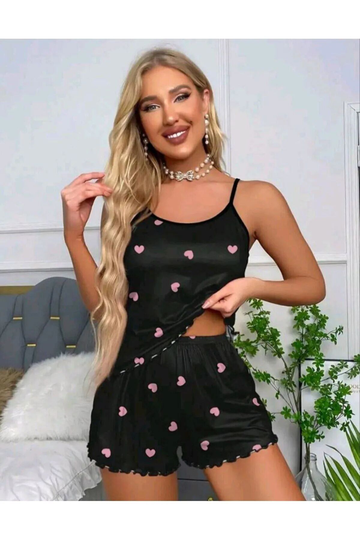 Likralı Şortlu Pembe Kalpli Siyah Pijama Takımı