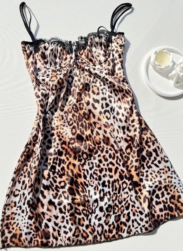 Göğüs Dantel Detaylı Leopar Saten Gecelik