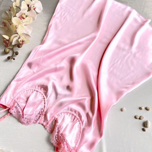 Göğüs Dantel Detaylı Pembe Saten Gecelik