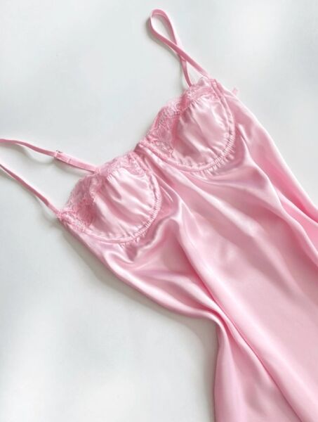 Göğüs Dantel Detaylı Pembe Saten Gecelik S