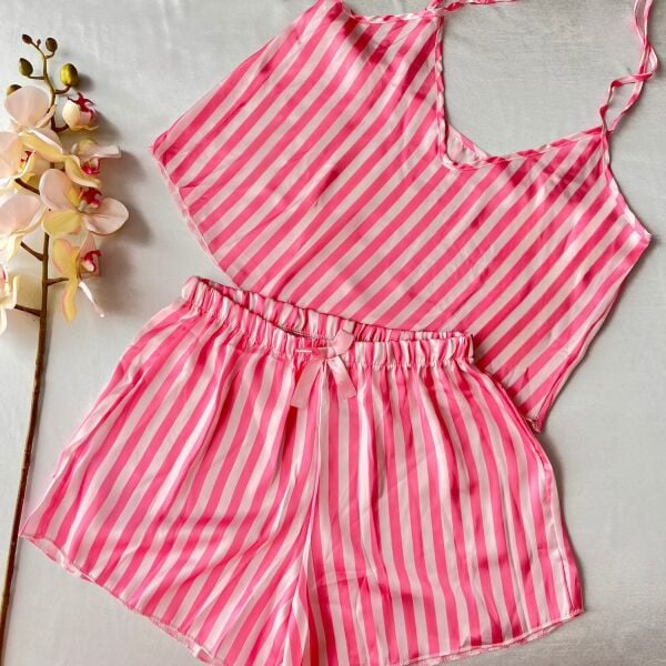 Saten Şortlu Çizgili Pembe Pijama Takımı