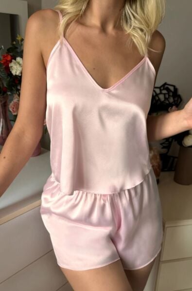 Saten Askılı Şortlu Pembe Pijama Takımı