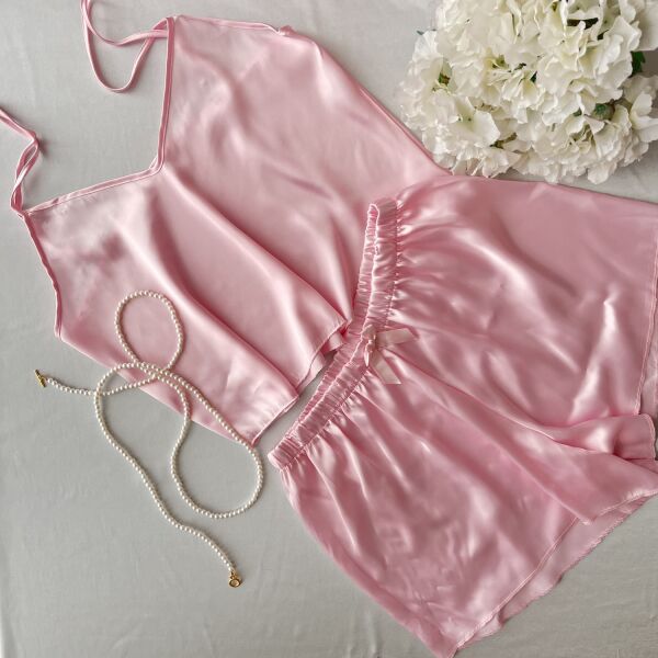 Saten Askılı Şortlu Pembe Pijama Takımı