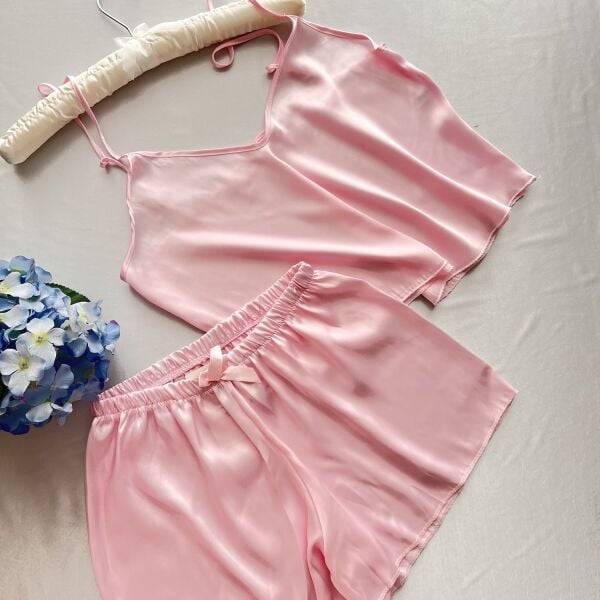 Saten Askılı Şortlu Pembe Pijama Takımı