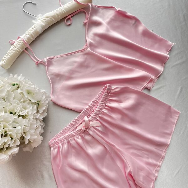 Saten Askılı Şortlu Pembe Pijama Takımı